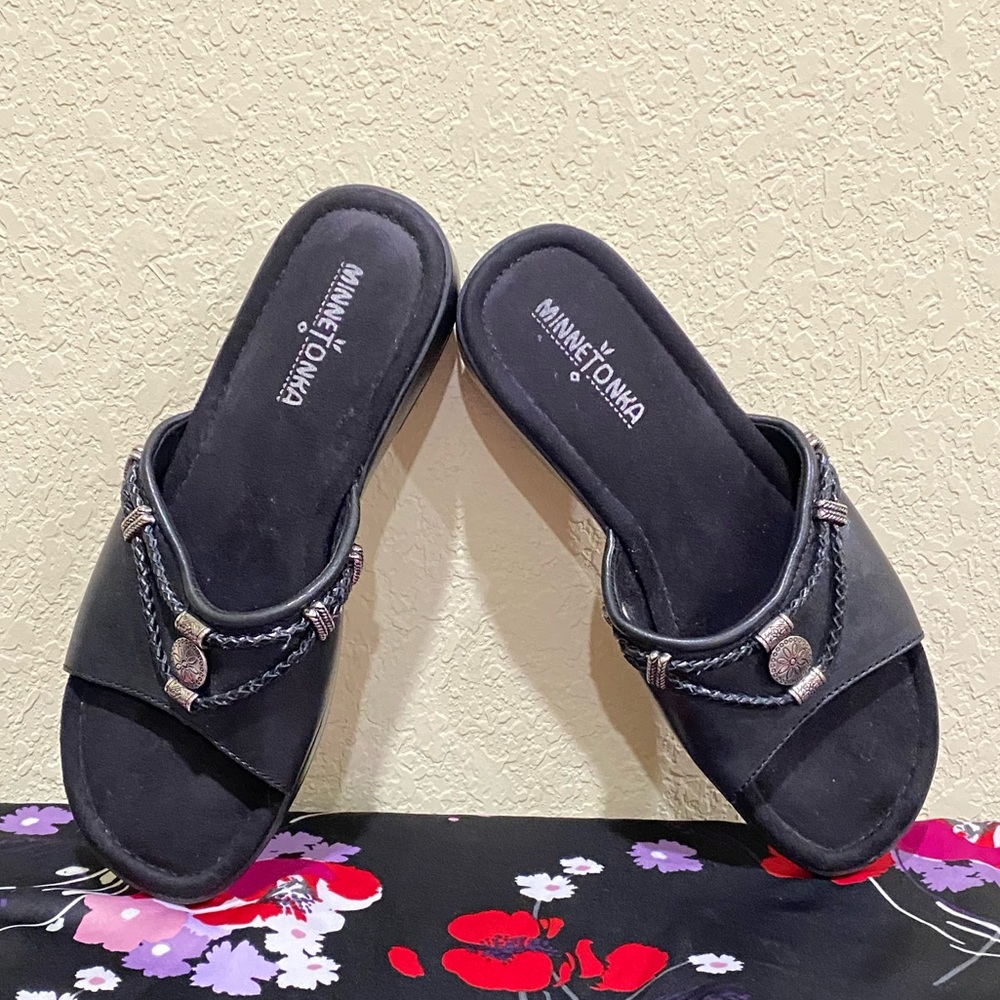 Minnetonka Black Leather Slip On Comfort Sandals 7N EUC